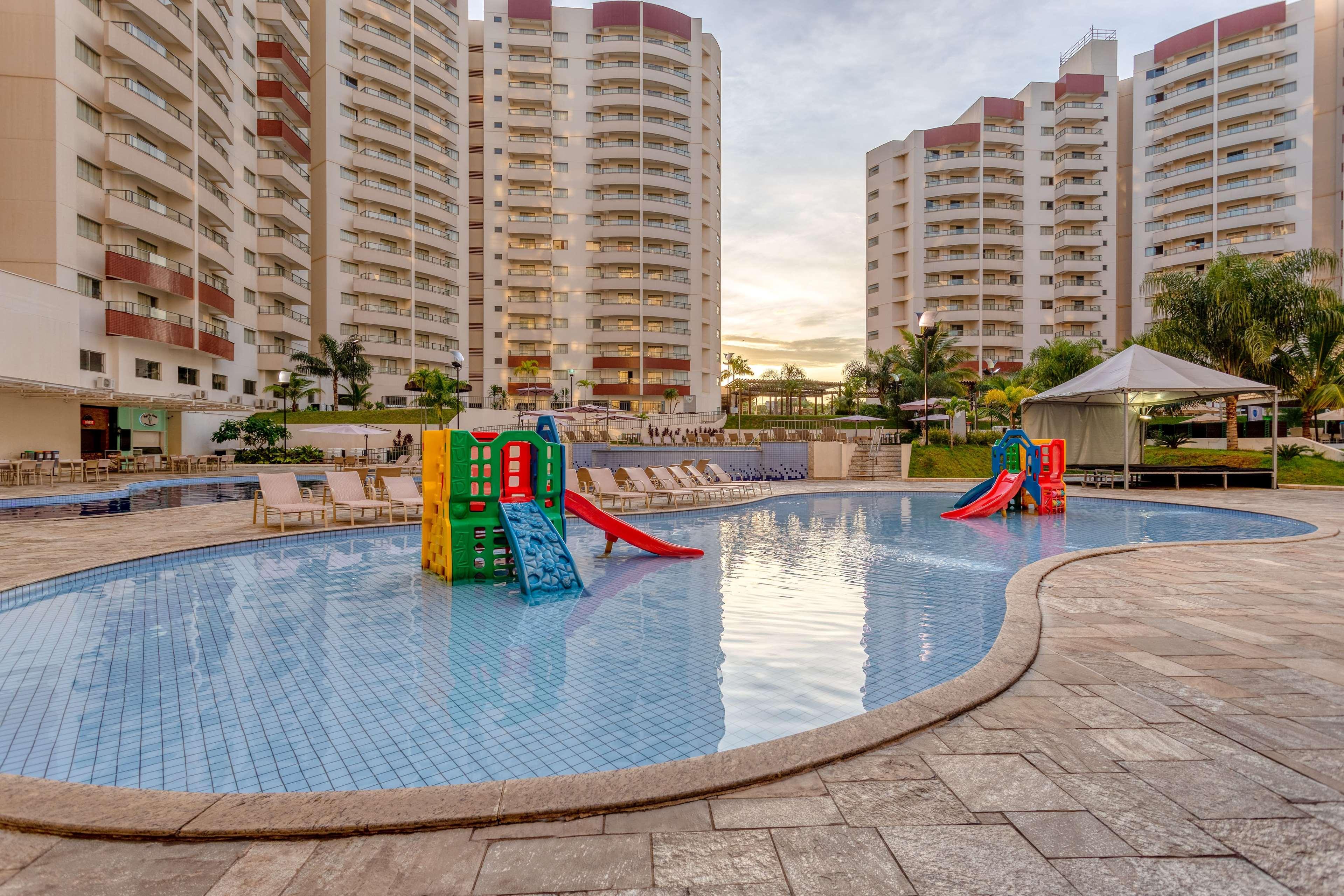 Wyndham Olimpia Royal Hotels Eksteriør bilde A condominium pool in Singapore