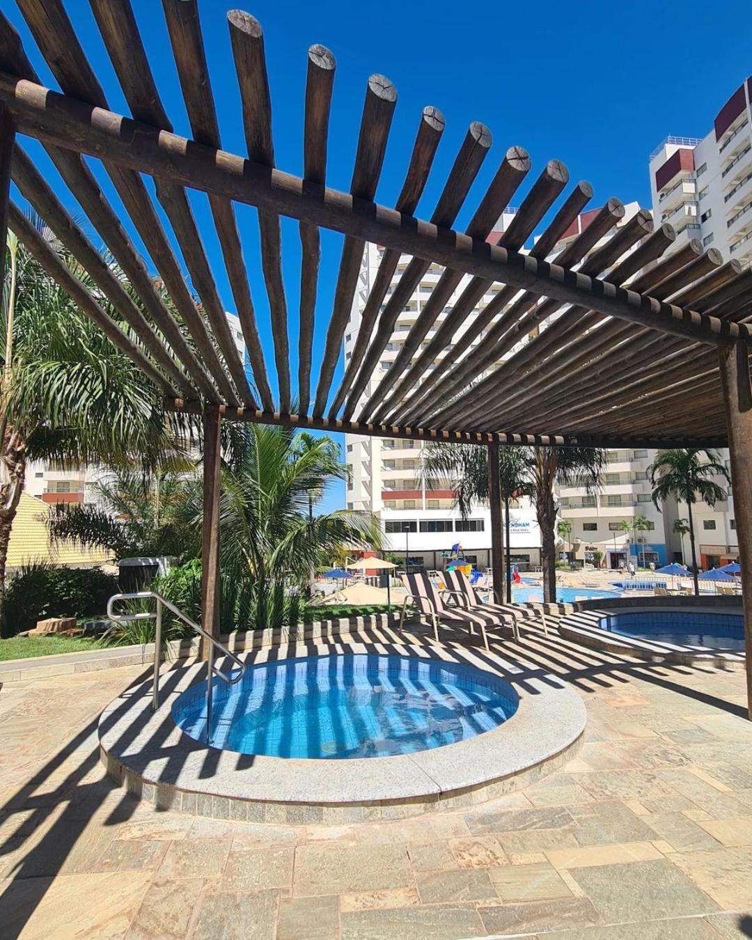 Wyndham Olimpia Royal Hotels Eksteriør bilde A pergola in a swimming pool